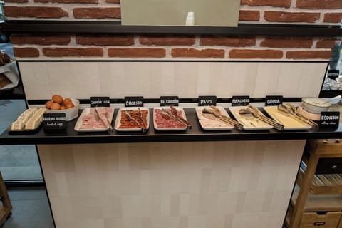 Latroupe Prado, Breakfast buffet