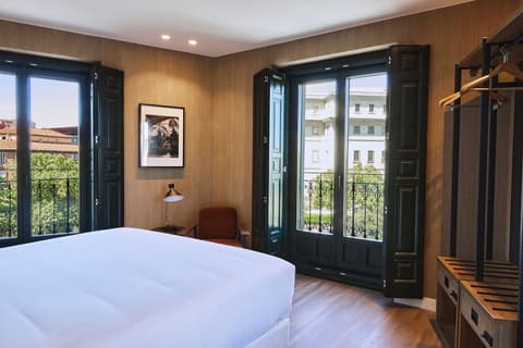 Latroupe Prado, Room