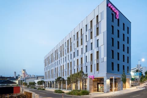 Moxy Plymouth, Exterior