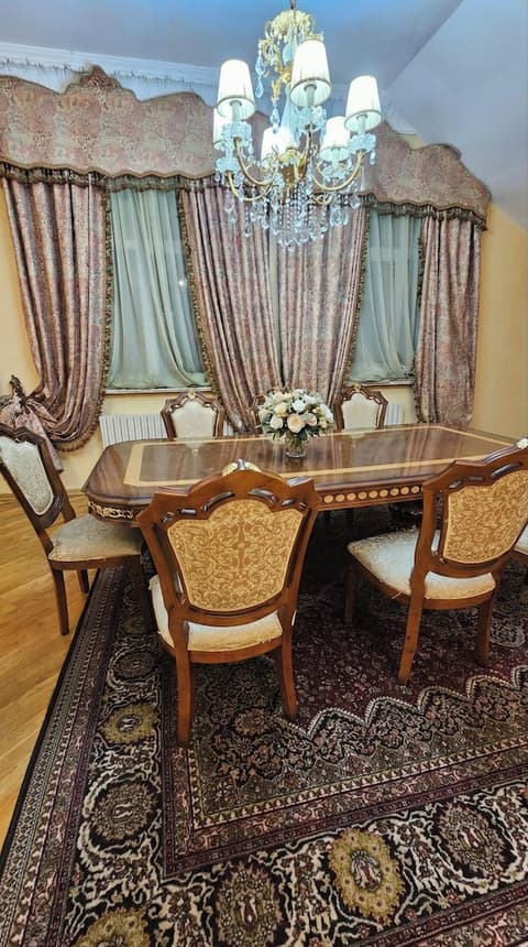 RETRO PALACE, Living area