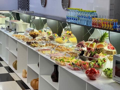 RETRO PALACE, Restaurant