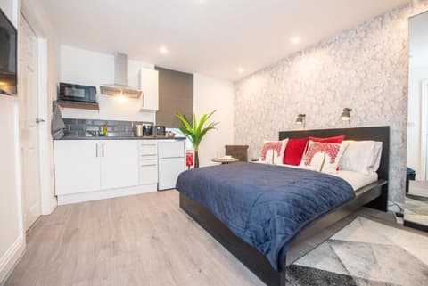 The Blossoms Liverpool City - Modern Studios and Apartments near Anfield, Room