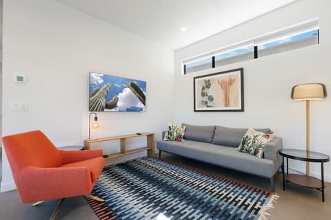 4Square Complex, Living area