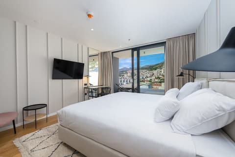 City Residences, Room