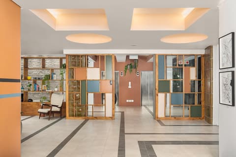 Neighbourgood East City, Interior entrance