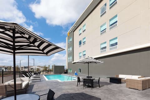 La Quinta Inn & Suites by Wyndham Austin Parmer/Tech Ridge, Outdoor pool