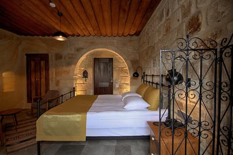 1811 Cave Hotel, Room