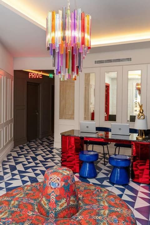 Upon Angels - Adults Only, Lobby