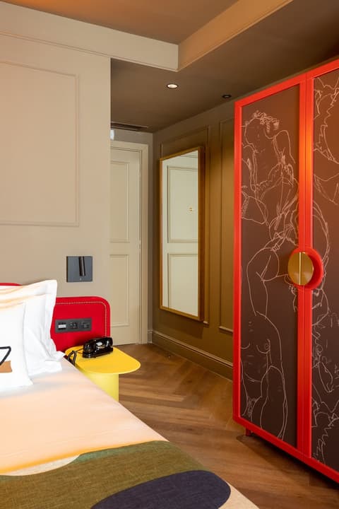 Upon Angels - Adults Only, Room