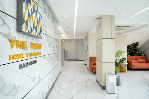 The Riski Hotel at Bangphlat Station