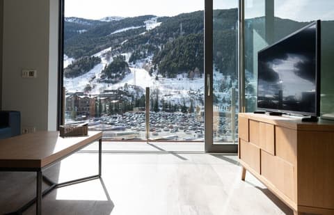 THE MIRROR & SPA by Elegant Residences