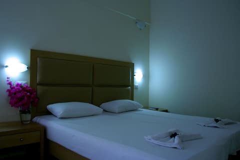 Amaryllis Front Beach Hotel, Room