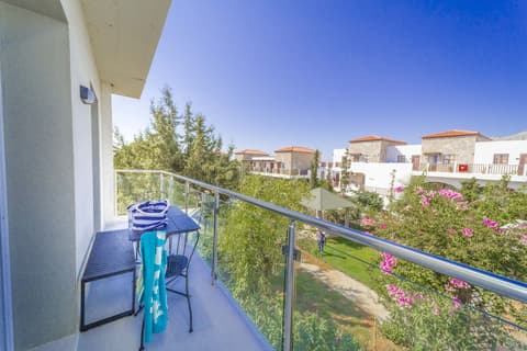 Amaryllis Front Beach Hotel, 