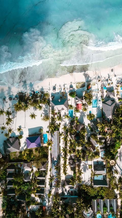 Maisha Matamu Boutique, Front of property