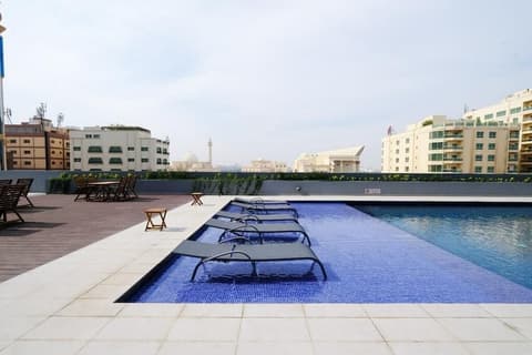 FARHAN TOWER, Pool
