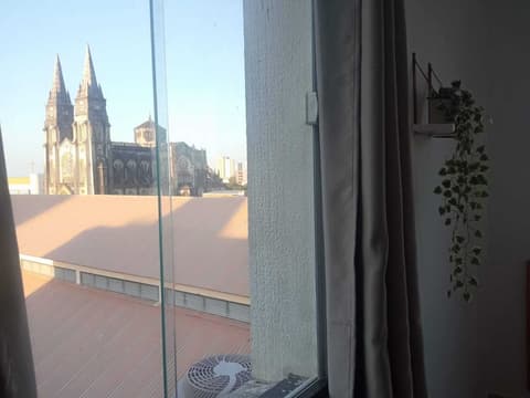 Central Palace Hotel, Room