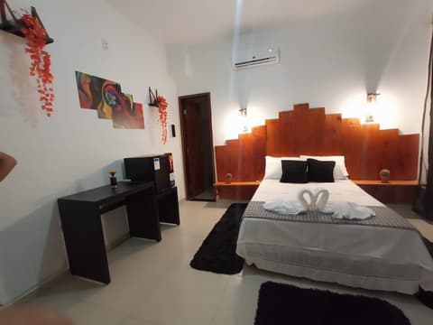 Central Palace Hotel, Room