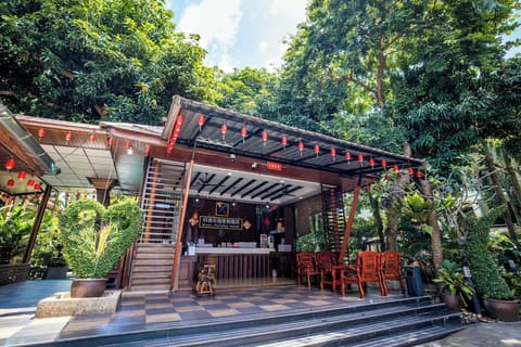 Meet Holiday Hotel, Reception