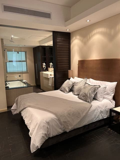 Mandela Rhodes Place, Room