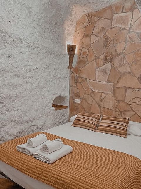 Cuevas El Atochal Orígenes