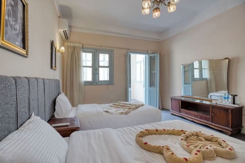 Villa Khufu Pyramids Hotel