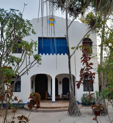 Laguna Palace Michamvi Kae