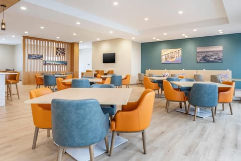 Comfort Inn & Suites Newark Liberty International Airport
