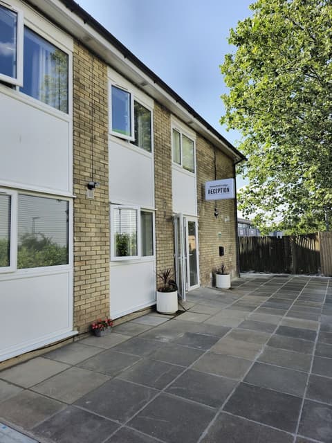 Homefield Lodge, Front of property