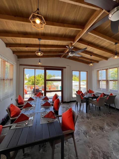Seaside Dhigurah, Restaurant