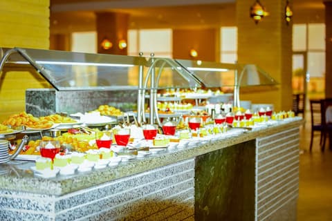 Amarina Queen Resort & Aqua Park Marsa Allam, Food and drink