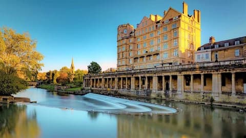 England and The Netherlands Essential (Only in Spanish)