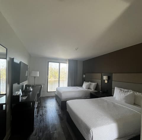 Ramada by Wyndham Ottawa On The Rideau, 