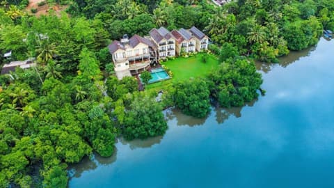 Chari Lake Hotel