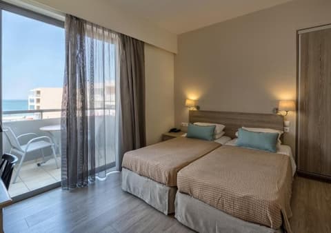 Icarus Suites & Apartments