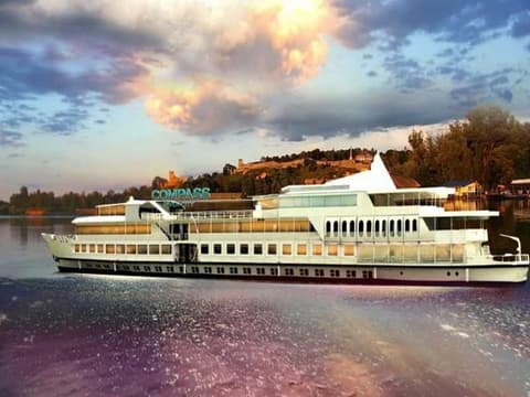 Compass River City Hotel