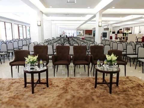 MNM Primula Hotel & Lounge