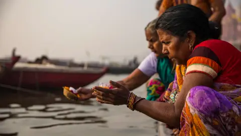 Varanasi to Kathmandu: Temples, Trails & Himalayan Hikes
