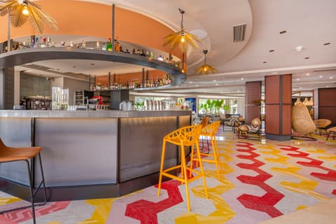 Marins Beach Club, Bar