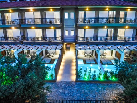 Royal Hotel and Suites