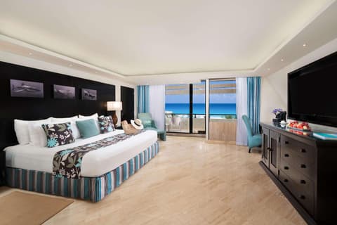 The Pyramid Cancun by Oasis, Room