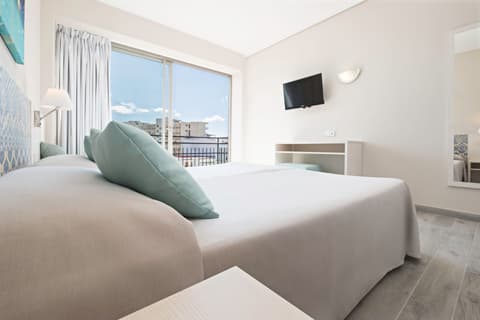 AzuLine Hotel Llevant