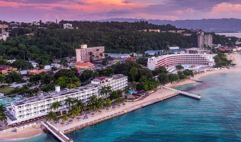 Grand Decameron Montego Beach, A Trademark All Inc