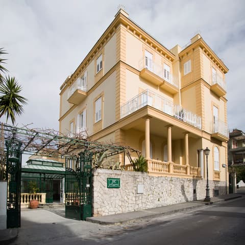 Hotel Crawford