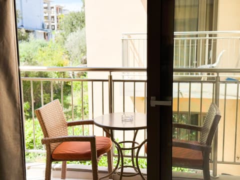 Acropolis Apartments