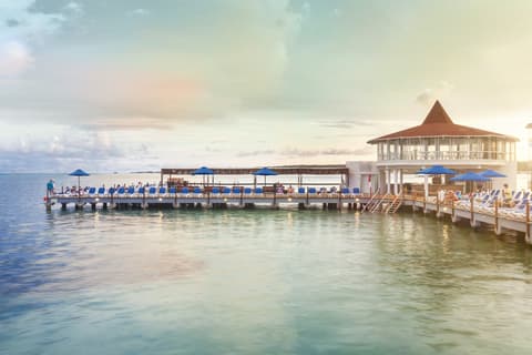 Decameron Aquarium