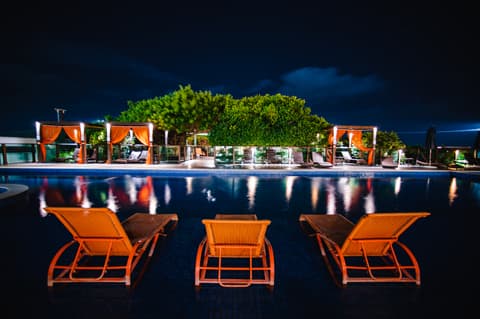 Slaviero Ingleses Convention, Pool