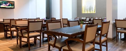 Urquiza Apart Hotel & Suites