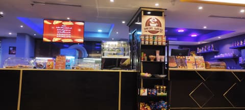 Dyar Al Hamra Hotel, Bar