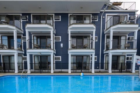 Pointes North Beachfront Hotel