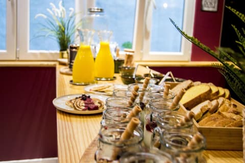 Avenue Rooms & Suites